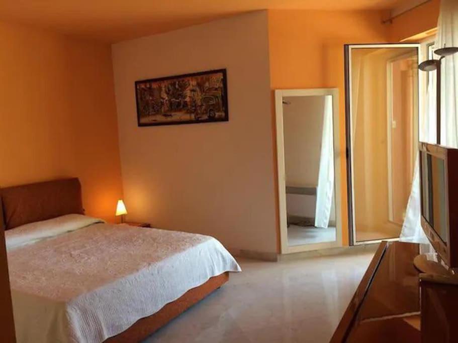Victoria Bilocale Centro Citta E Vista Mare Lägenhet Menton Exteriör bild